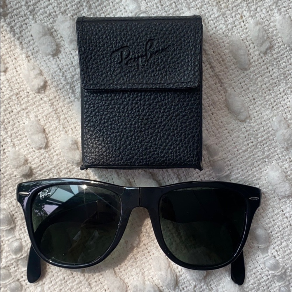RayBan Folding Wayfarer RB4105